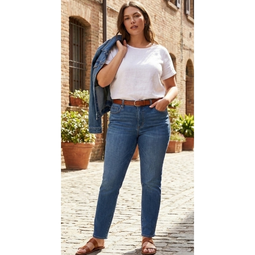 Old Navy Mid Rise Curvy Straight Leg Jeans Medium Wash Size 12 Long